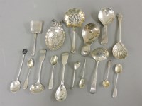 Lot 127 - A collection of silver