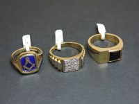 Lot 53 - A 9ct gold enamelled Masonic swivel head signet ring