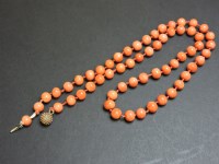 Lot 96 - A single row uniform coral bead necklace