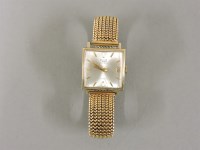 Lot 81 - A gentleman's 9ct gold Avia automatic watch