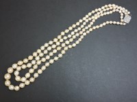 Lot 29 - A two row graduated cultured pearl necklace