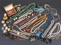 Lot 66 - A box of costume jewellery