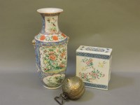 Lot 250 - A Chinese vase and pillow