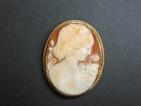 Lot 78 - A 9ct gold modern shell cameo