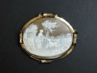 Lot 85 - A Victorian gold shell cameo brooch