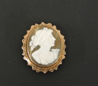 Lot 99 - A gold cameo brooch
