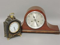 Lot 316 - A chinoiserie decorated mantel clock