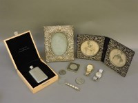 Lot 169 - A collection of items