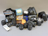 Lot 434 - A quantity of assorted camera equipment