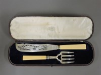 Lot 139 - A cased pair of fish servers