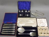 Lot 186 - A cased set of fish servers