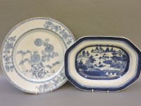 Lot 314 - An 18th century blue and white Chinese export charger