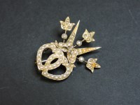 Lot 81 - A gold twin heart split pearl brooch
