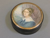 Lot 113 - A Victorian tortoiseshell box