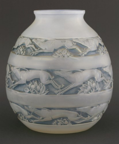 Lot 147 - A Lalique 'Soudan' opalescent glass vase