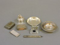 Lot 150 - A collection of silver items