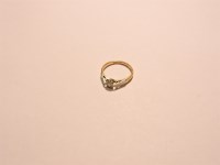 Lot 2 - A single stone diamond ring