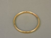 Lot 82 - A gold slave bangle