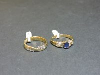 Lot 19 - A 9ct gold sapphire ring