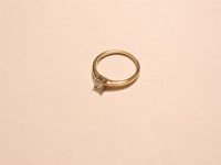 Lot 19 - A 9ct gold single stone princess cut diamond ring