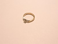 Lot 22 - A 9ct yellow and white gold single stone princess cut diamond ring