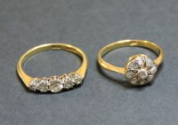 Lot 48 - A graduated five stone diamond ring