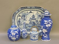 Lot 102 - A quantity of Chinese blue and white porcelain