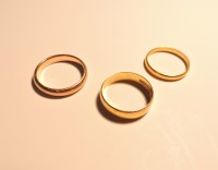 Lot 162 - Two 22ct gold wedding rings