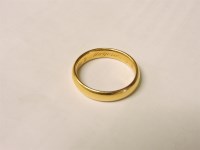 Lot 164 - A 22ct gold wedding band
