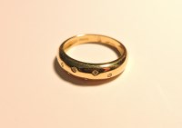 Lot 185 - A Continental tapered gold band ring