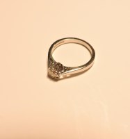 Lot 213 - An 18ct white gold single stone diamond ring
