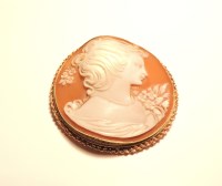 Lot 240 - A 9ct gold carved shell cameo brooch/pendant