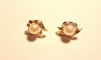 Lot 253 - A pair of 18ct gold cultured pearl and diamond earrings