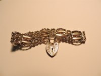 Lot 279 - A 9ct gold five row twisted straight and crimped gate link bracelet