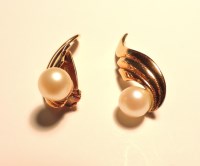 Lot 293 - A pair of cultured pearl clip on gold earrings