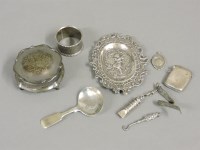 Lot 392 - A small group of silver items