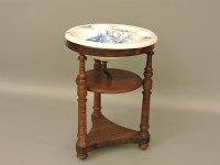 Lot 790 - A Victorian ceramic wash basin