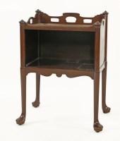 Lot 587 - A George III mahogany open-side table