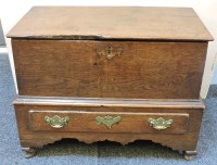 Lot 567 - An early 18th century oak table top chest