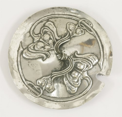 Lot 166 - An Edwardian silver cover