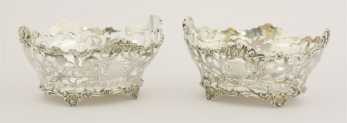 Lot 186 - A pair of small Victorian silver baskets