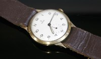 Lot 472 - A gentlemen's 9ct gold Tudor mechanical strap watch