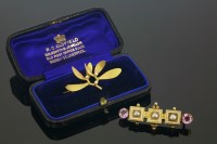 Lot 388 - A cased late Victorian gold mistletoe brooch