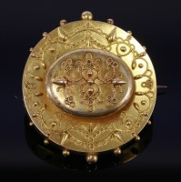 Lot 322 - A late Victorian gold Etruscan-style circular shield brooch