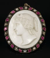 Lot 303 - An early 19th century cameo pendant