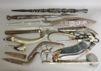 Lot 1454 - A selection of daggers