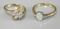 Lot 1001 - An 18ct gold single stone opal ring