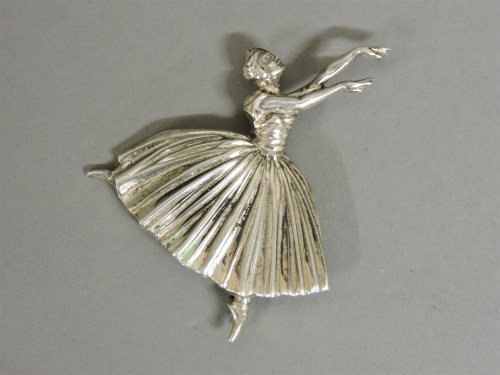 Lot 1023 - A silver ballerina brooch