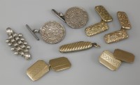 Lot 1049 - A pair of 9ct gold cufflinks