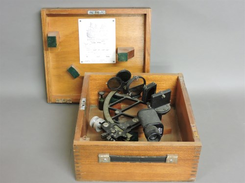 Lot 1351 - A modern sextant